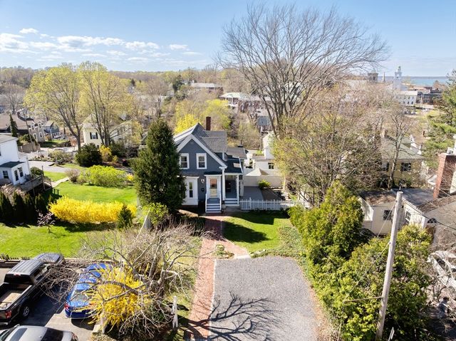 3 Massasoit St, Plymouth, MA 02360