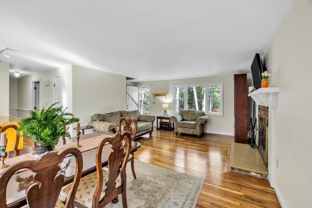 11 Dry Hollow Lane, Mashpee, MA 02649