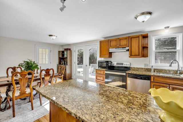 11 Dry Hollow Lane, Mashpee, MA 02649