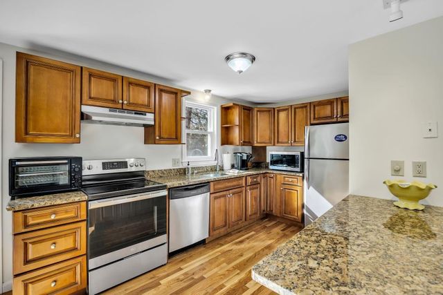 11 Dry Hollow Lane, Mashpee, MA 02649