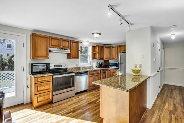 11 Dry Hollow Lane, Mashpee, MA 02649