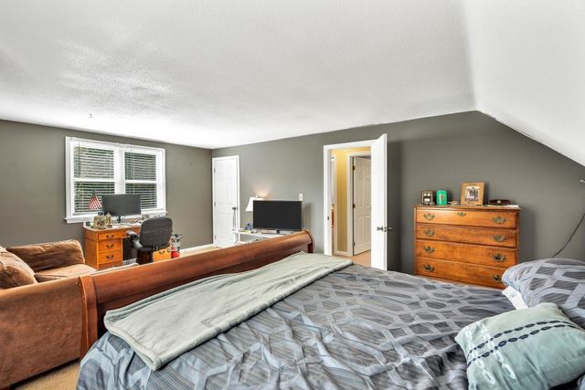 11 Dry Hollow Lane, Mashpee, MA 02649