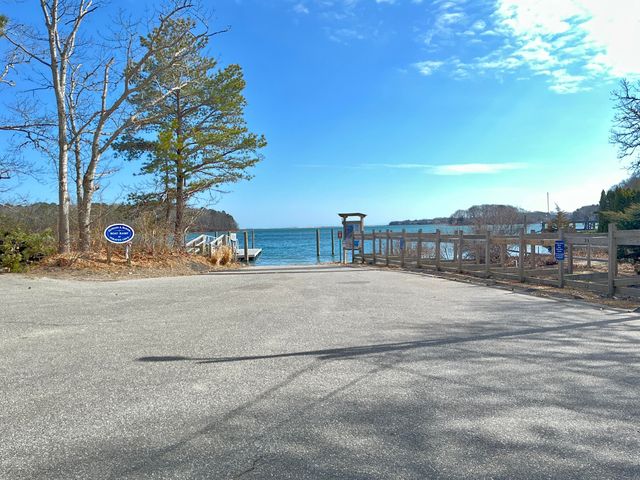 11 Dry Hollow Lane, Mashpee, MA 02649