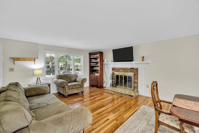 11 Dry Hollow Lane, Mashpee, MA 02649