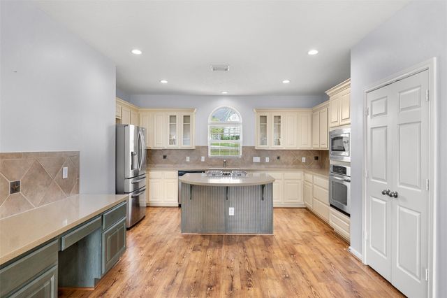 840 E Glenn Street, Bellville, TX 77418