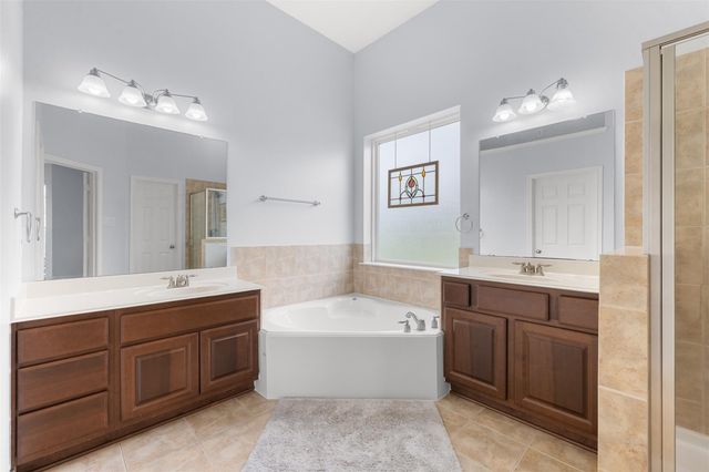 840 E Glenn Street, Bellville, TX 77418