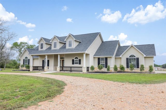 840 E Glenn Street, Bellville, TX 77418