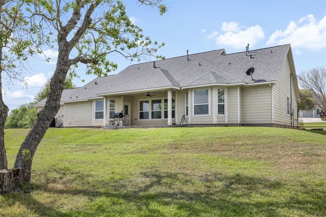 840 E Glenn Street, Bellville, TX 77418