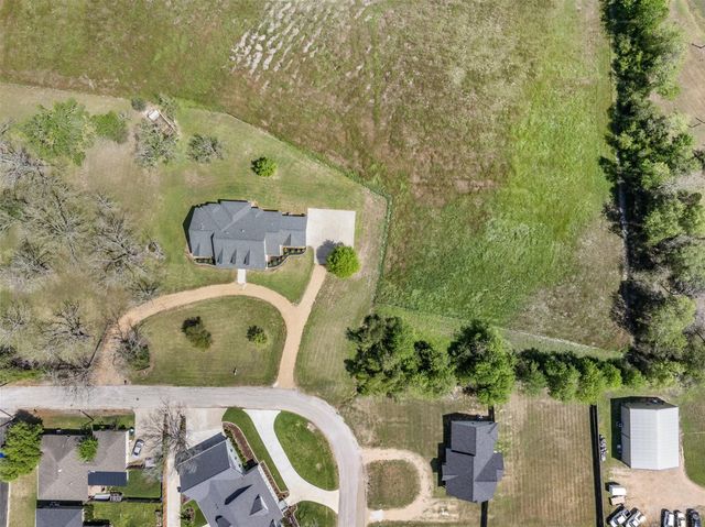 840 E Glenn Street, Bellville, TX 77418