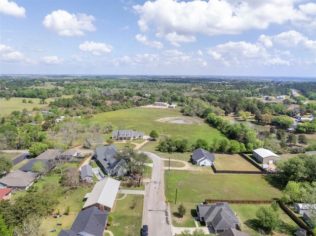 840 E Glenn Street, Bellville, TX 77418