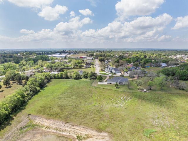 840 E Glenn Street, Bellville, TX 77418