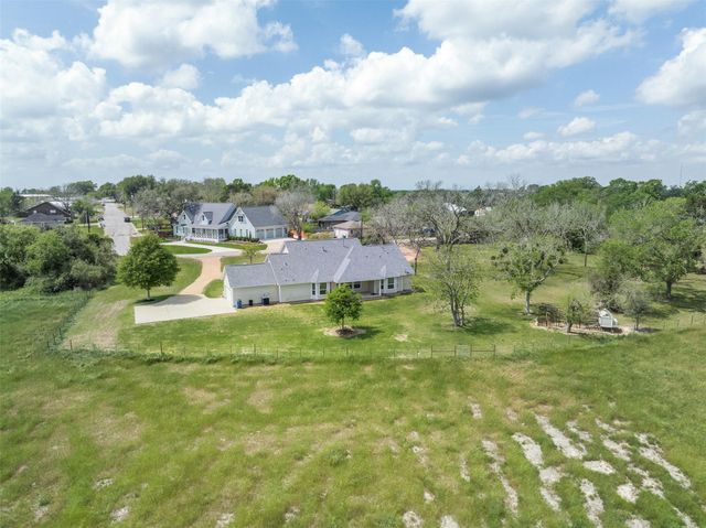 840 E Glenn Street, Bellville, TX 77418