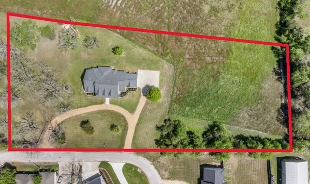 840 E Glenn Street, Bellville, TX 77418