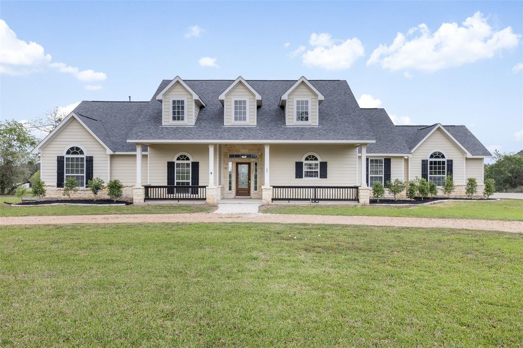 840 E Glenn Street, Bellville, TX 77418