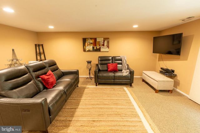 174 CAMBER LN, Mount Laurel, NJ 08054