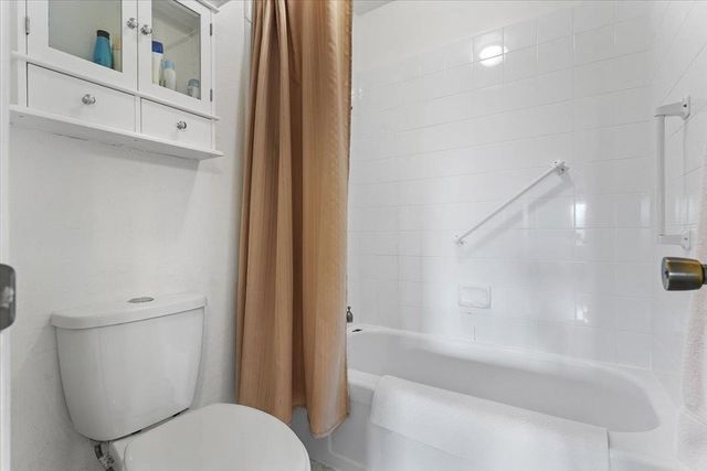 19100 19100 Crest Ave 15, Castro Valley, CA 94546