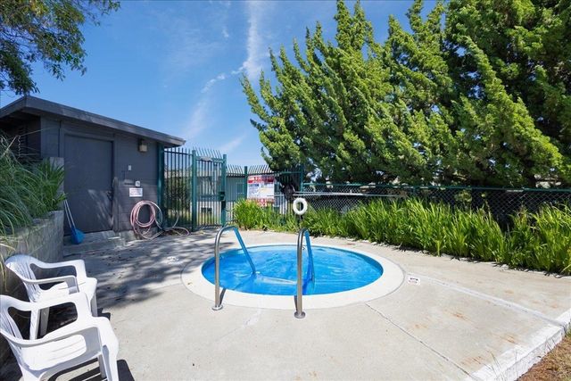 19100 19100 Crest Ave 15, Castro Valley, CA 94546