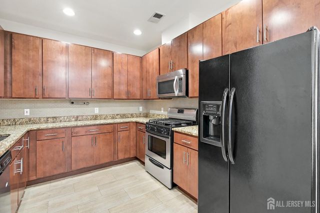 324 Pond Lane, Piscataway, NJ 08854