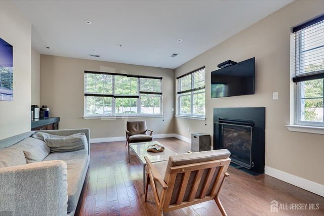 324 Pond Lane, Piscataway, NJ 08854