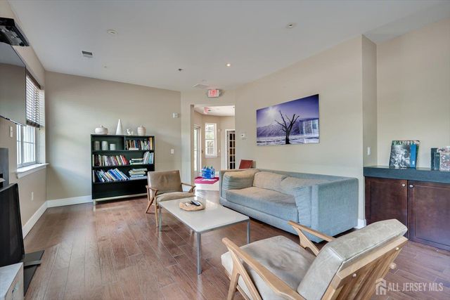 324 Pond Lane, Piscataway, NJ 08854