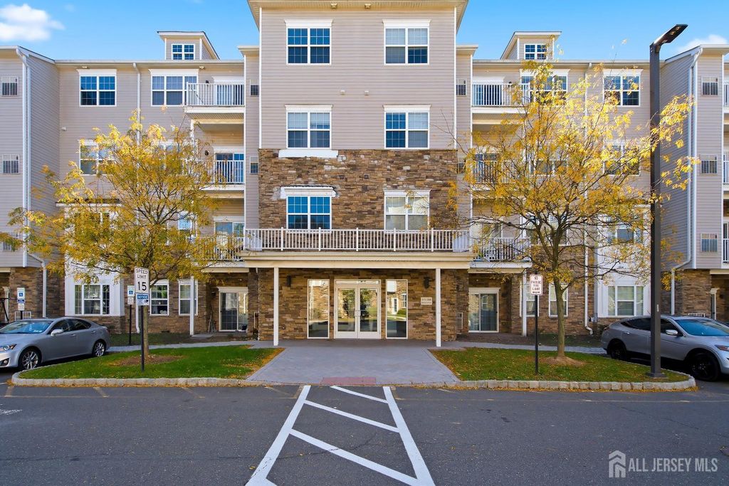 324 Pond Lane, Piscataway, NJ 08854