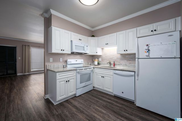 57 Hanover Cir S Apt 221, Birmingham, AL 35205