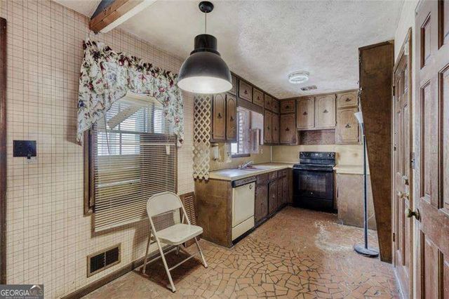 6655 Leisure Trail, Atlanta, GA 30349