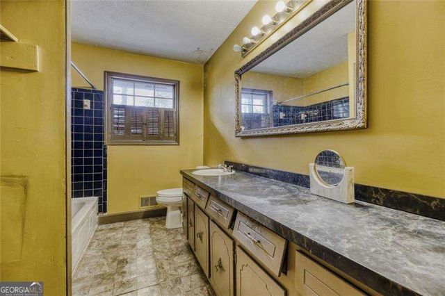 6655 Leisure Trail, Atlanta, GA 30349