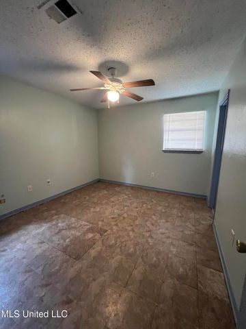 2711 E David Drive, Gulfport, MS 39503