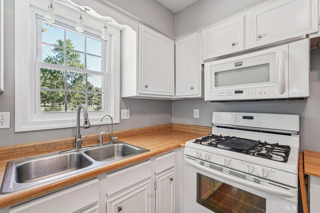 180 Riva Ridge Road SW, Pataskala, OH 43062