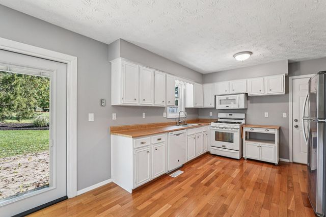 180 Riva Ridge Road SW, Pataskala, OH 43062