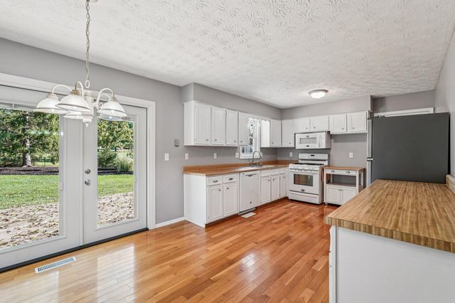 180 Riva Ridge Road SW, Pataskala, OH 43062