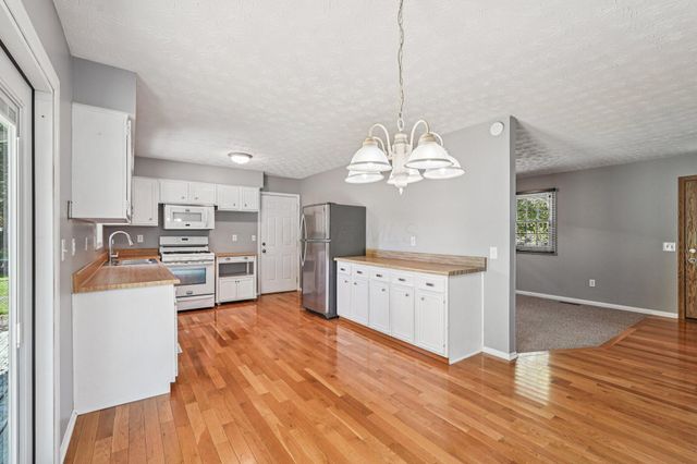 180 Riva Ridge Road SW, Pataskala, OH 43062