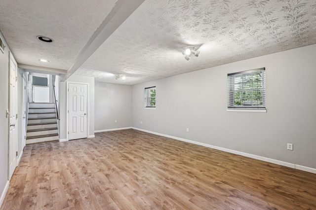 180 Riva Ridge Road SW, Pataskala, OH 43062