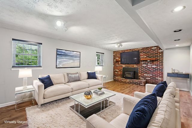 180 Riva Ridge Road SW, Pataskala, OH 43062