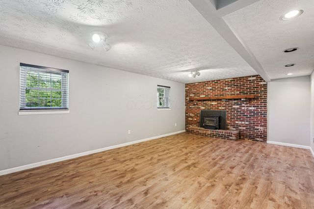 180 Riva Ridge Road SW, Pataskala, OH 43062