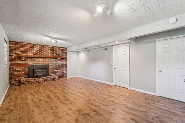 180 Riva Ridge Road SW, Pataskala, OH 43062