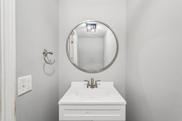 180 Riva Ridge Road SW, Pataskala, OH 43062