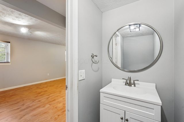 180 Riva Ridge Road SW, Pataskala, OH 43062