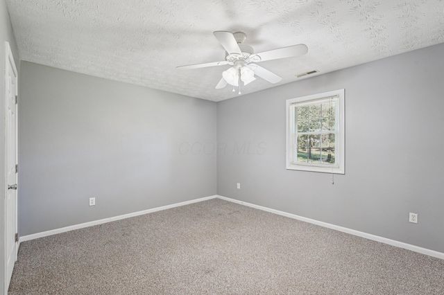 180 Riva Ridge Road SW, Pataskala, OH 43062