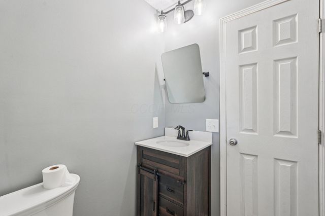 180 Riva Ridge Road SW, Pataskala, OH 43062