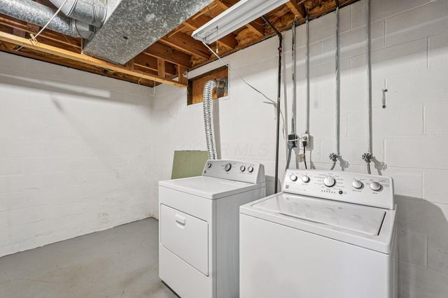 180 Riva Ridge Road SW, Pataskala, OH 43062