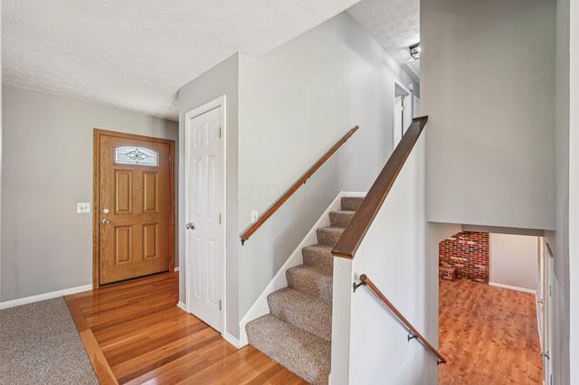 180 Riva Ridge Road SW, Pataskala, OH 43062