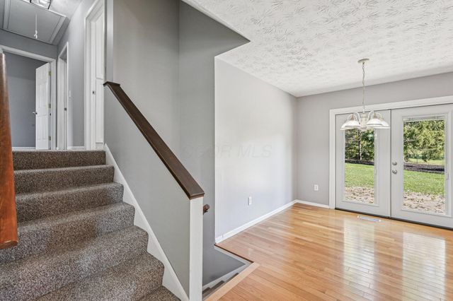 180 Riva Ridge Road SW, Pataskala, OH 43062