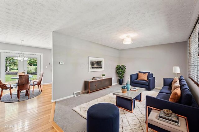 180 Riva Ridge Road SW, Pataskala, OH 43062