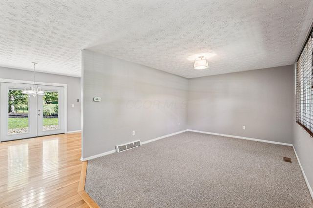 180 Riva Ridge Road SW, Pataskala, OH 43062