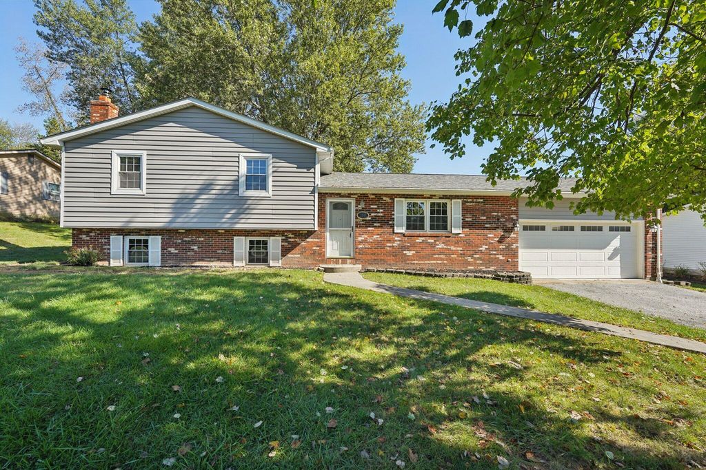 180 Riva Ridge Road SW, Pataskala, OH 43062