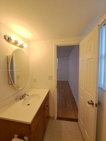 500 Executive Center Dr 3N, West Palm Beach, FL 33401