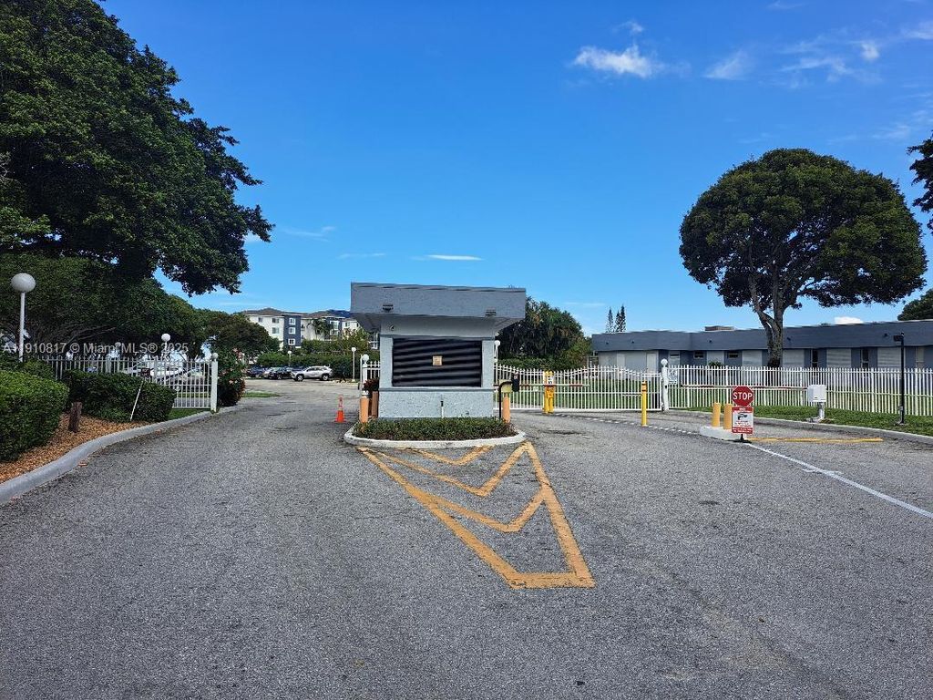 500 Executive Center Dr 3N, West Palm Beach, FL 33401