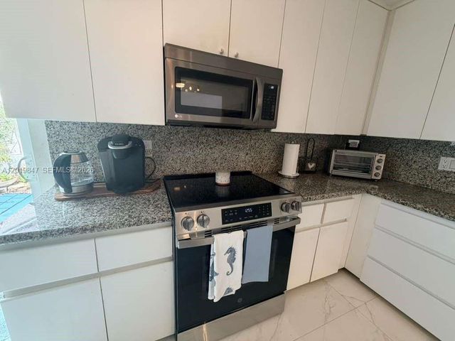 17722 NW 63rd Ct, Hialeah, FL 33015